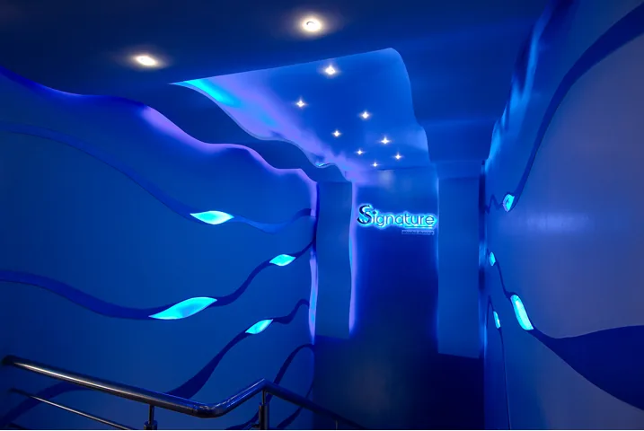 S Signature Lounge